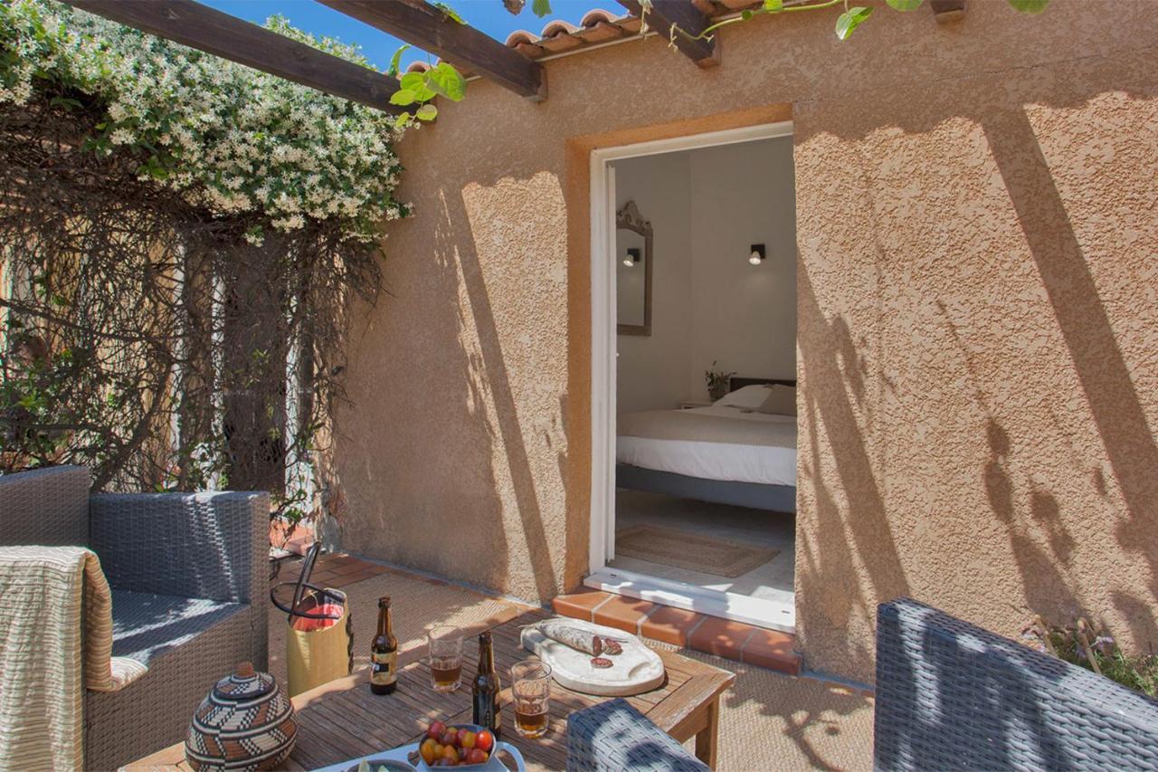 maison kiwi avec piscine chauffée terrasse jardin et bbq à Calvi Calvi  Extérieur photo